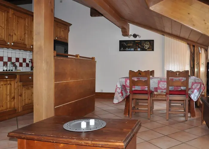 Апартаменти Les Arolles *